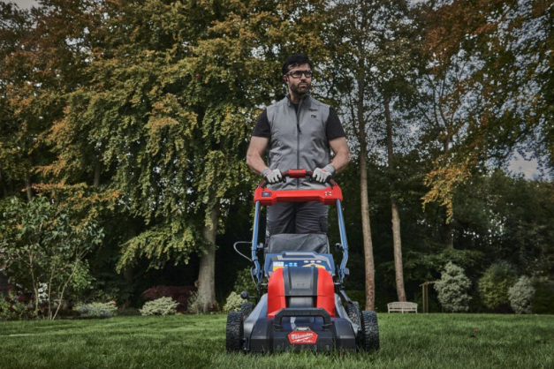 Газонокосилка аккумуляторная самоходная MILWAUKEE M18 F2LM46-0 (2Х18В) (каркас) 4933492010 фото