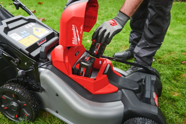Газонокосилка аккумуляторная самоходная MILWAUKEE M18 F2LM46-0 (2Х18В) (каркас) 4933492010 фото