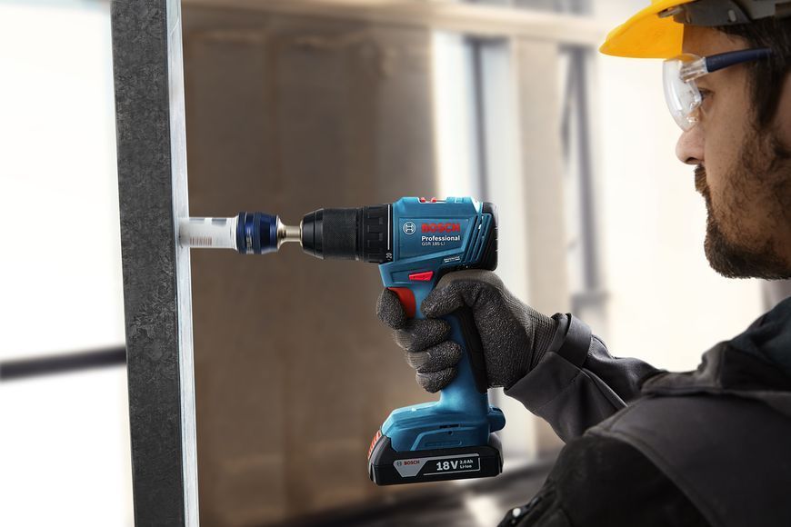 Аккумуляторная дрель-шуруповерт Bosch GSR 185-Li Professional (2 акб 18V 2.0Ah, з/у, в кейсе) 06019K3000 фото
