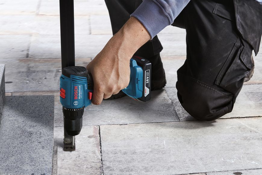 Аккумуляторная дрель-шуруповерт Bosch GSR 185-Li Professional (2 акб 18V 2.0Ah, з/у, в кейсе) 06019K3000 фото