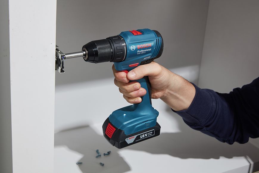 Аккумуляторная дрель-шуруповерт Bosch GSR 185-Li Professional (2 акб 18V 2.0Ah, з/у, в кейсе) 06019K3000 фото