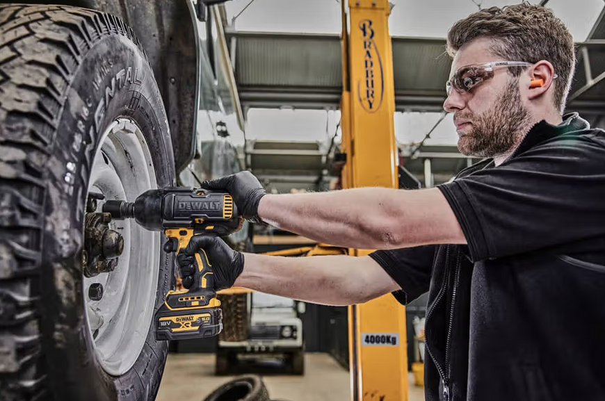 Гайковерт ударный аккумуляторный DeWALT DCF900P2G DCF900P2G фото