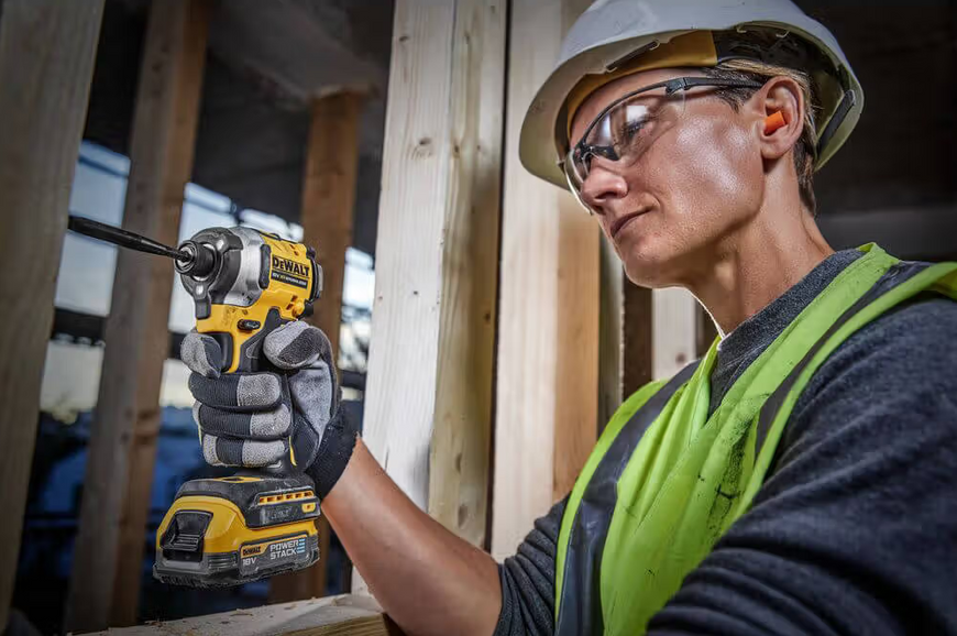 Шуруповёрт ударный аккумуляторный бесщёточный DeWALT DCF850E1T DCF850E1T фото