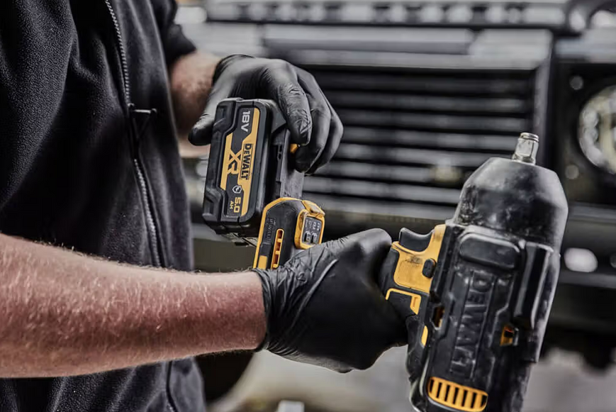 Гайковерт ударный аккумуляторный DeWALT DCF900P2G DCF900P2G фото