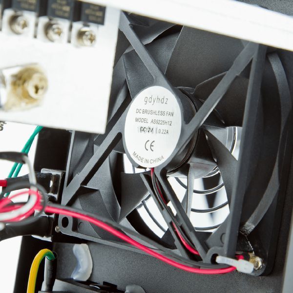 Источник бесперебойного питания ИБП LogicPower LPY-B-PSW-800VA+ (560W) 5A/15A 12V 4150 фото