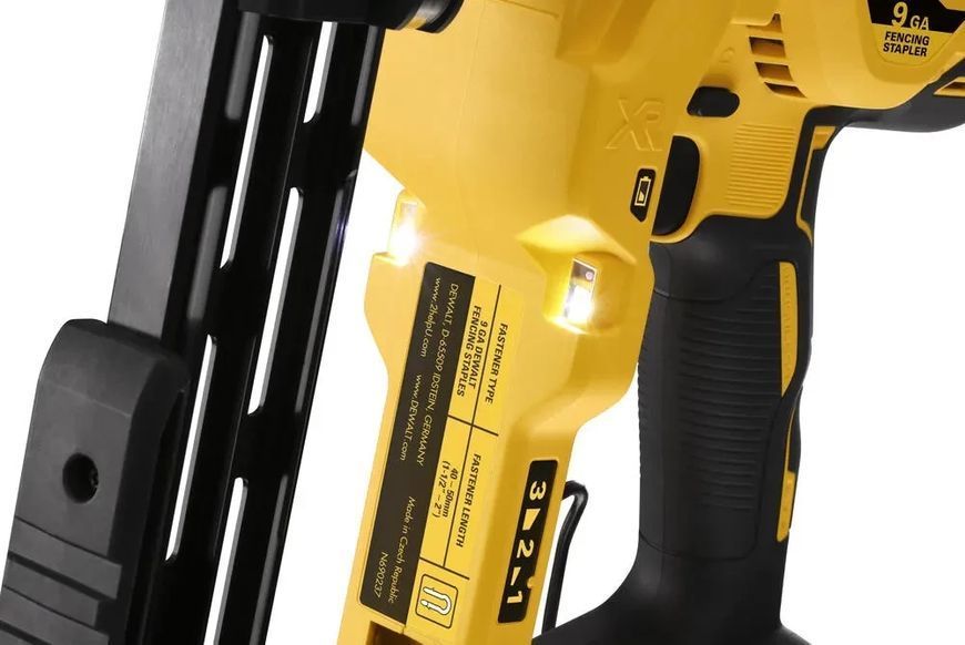 Степлер скобозабивной аккумуляторный бесщёточный DeWALT DCFS950N DCFS950N фото