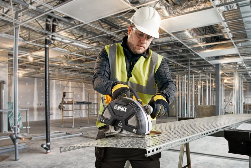 Пила дискова по металу акумуляторна DeWALT DCS383H2 DCS383H2 фото