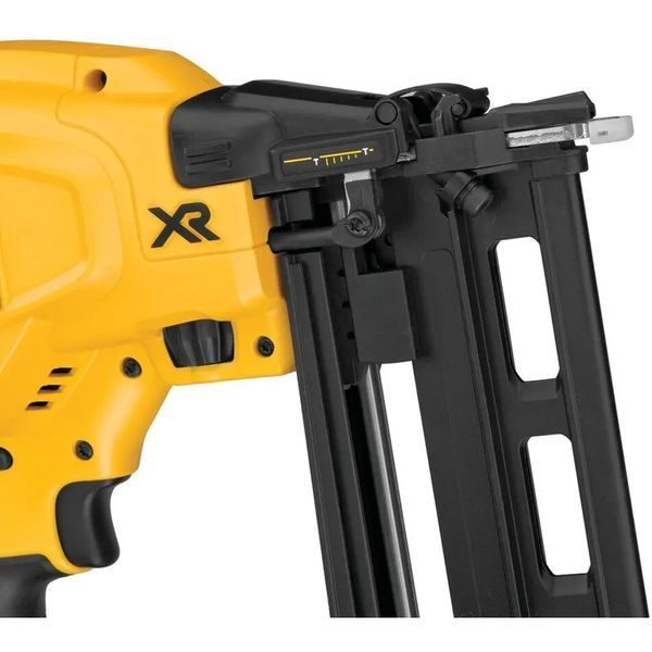 Пістолет цвяхозабивний акумуляторний DeWALT DCN662N DCN662N фото