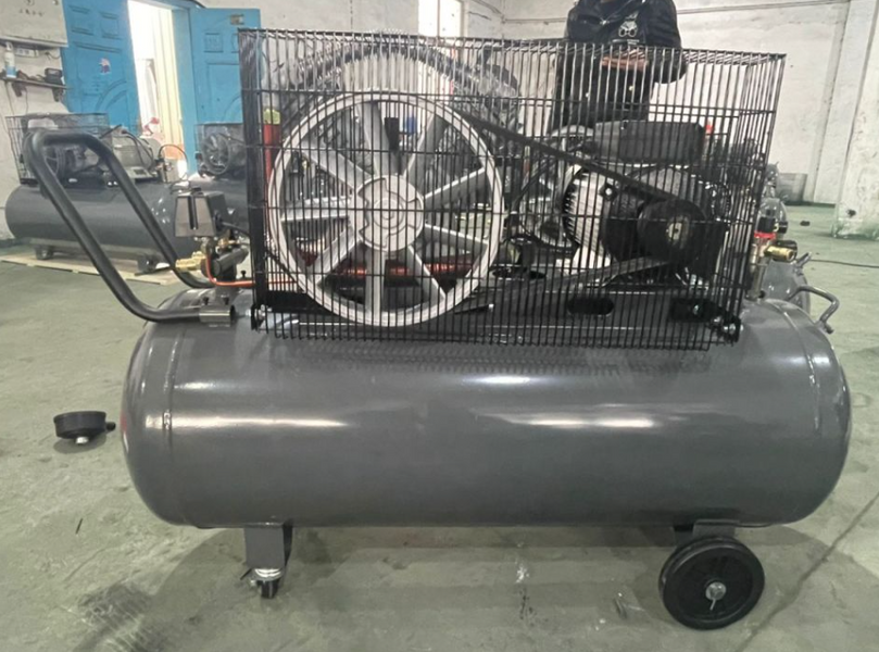 Поршневой компрессор MAST VA90/200L (220V) VA90/200L 220V фото