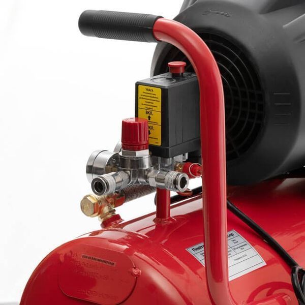 Компрессор поршневой 2-х цилиндровый INTERTOOL PT-0007 PT-0007 фото