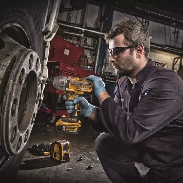Гайковерт акумуляторний ударний DeWALT DCF899HNT DCF899HNT фото