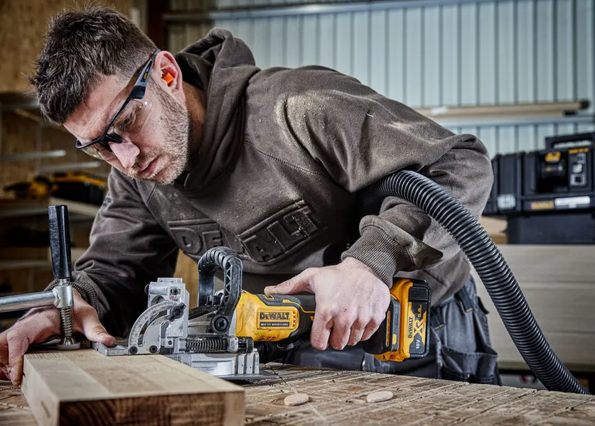 Фрезер аккумуляторный бесщёточный DeWALT DCW682NT DCW682NT фото