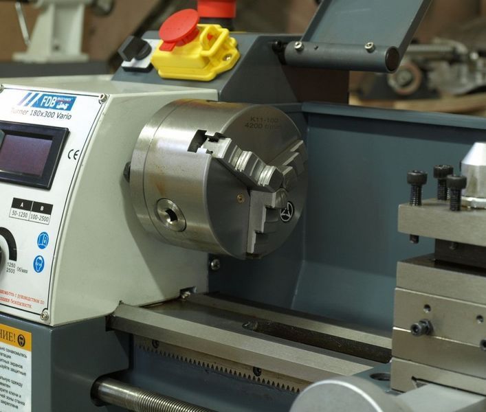 Токарно-гвинторізний верстат FDB Maschinen Turner 180х300 Vario 826423 фото