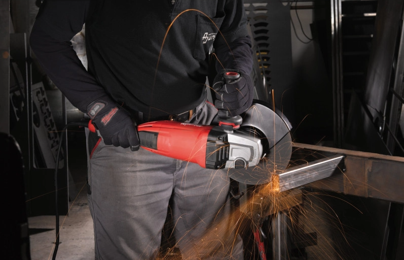 Углошлифовальная машина MILWAUKEE AGVK 24-230 EK (230 мм) 4933451413 фото