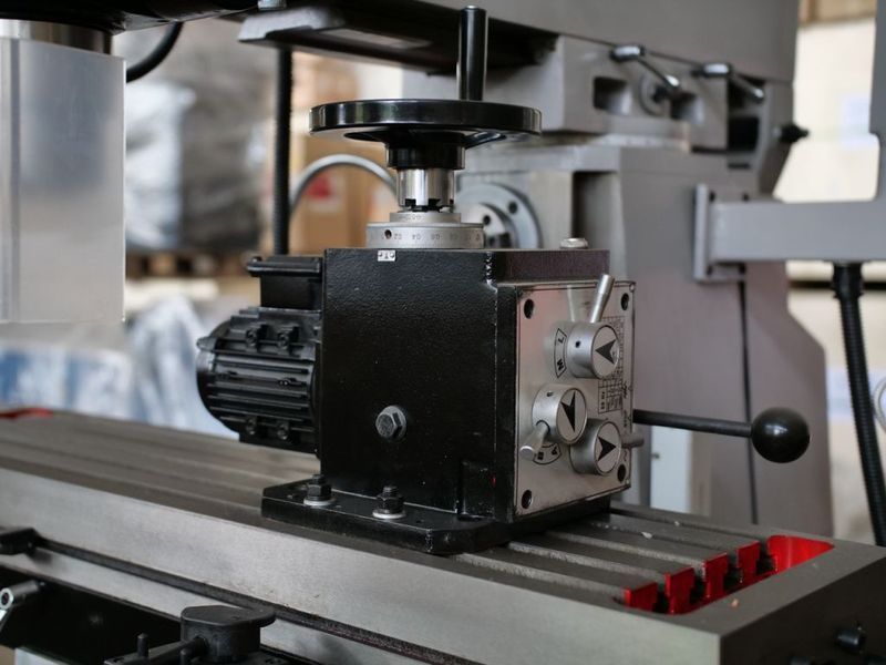 Універсальний вертикально-фрезерний верстат MAST Metalltechnik M-FR1000 M-FR 1000 фото