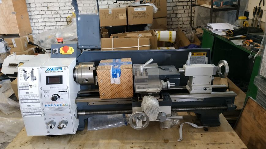 Токарно-гвинторізний верстат FDB Mashinen Turner 250х550V 826737 фото