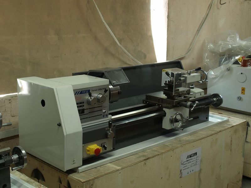 Универсальный токарно-винторезный станок FDB Maschinen Turner 250x700G 826746 фото