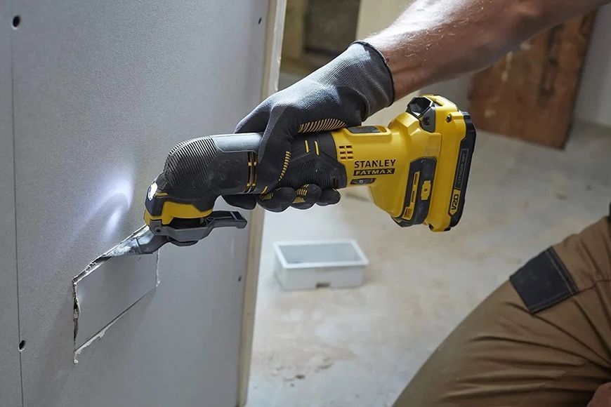 Многофункциональный инструмент аккумуляторный Stanley FatMax SFMCE510B SFMCE510B фото