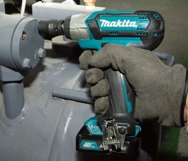 Гайковерт акумуляторний ударний Makita TW141DWME TW141DWME фото