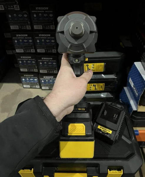 Гайковерт аккумуляторный ZEGOR SDPP-21BL-1600 (1 АКБ и ЗУ) SDPP-21BL-1600 фото