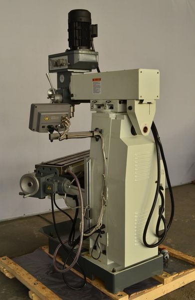 Універсальний фрезерний верстат FDB Maschinen TMM110W 827200 фото