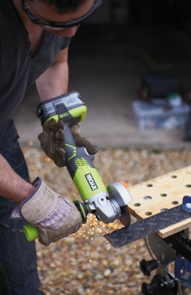 Аккумуляторная болгарка Ryobi R18AG-0 One+ 5133001903 фото