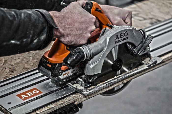 Дискова пила циркулярна акумуляторна AEG BKS18BL-0 4935451537 фото
