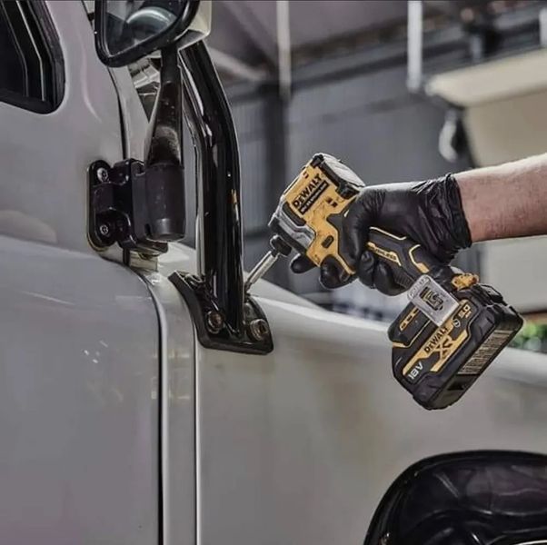 Шуруповерт ударний акумуляторний DeWALT DCF850NT DCF850NT фото