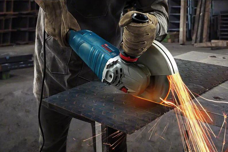 Болгарка (кутова шліфувальна машина) Bosch Professional GWS 24-230 P 06018C3100 фото