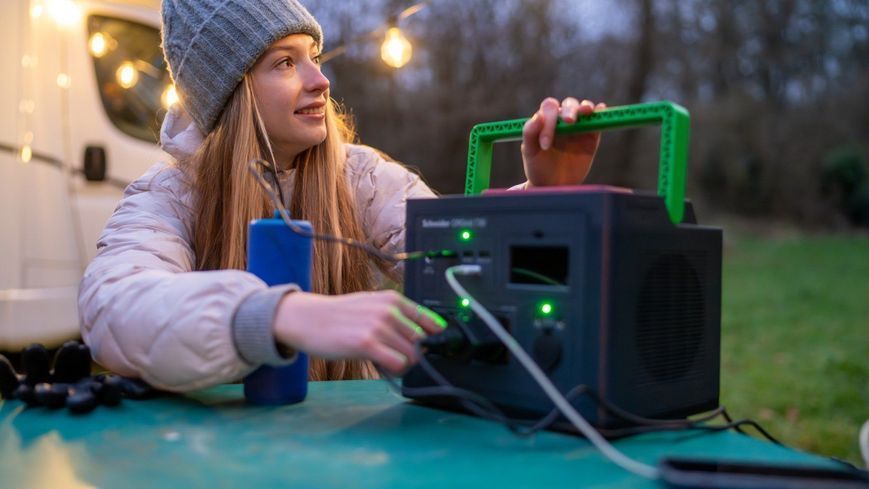 Портативная электростанция Schneider Electric OffGrid 500 (500 Вт, 517 Вт/час, Wireless Charge) PPS500-GR фото