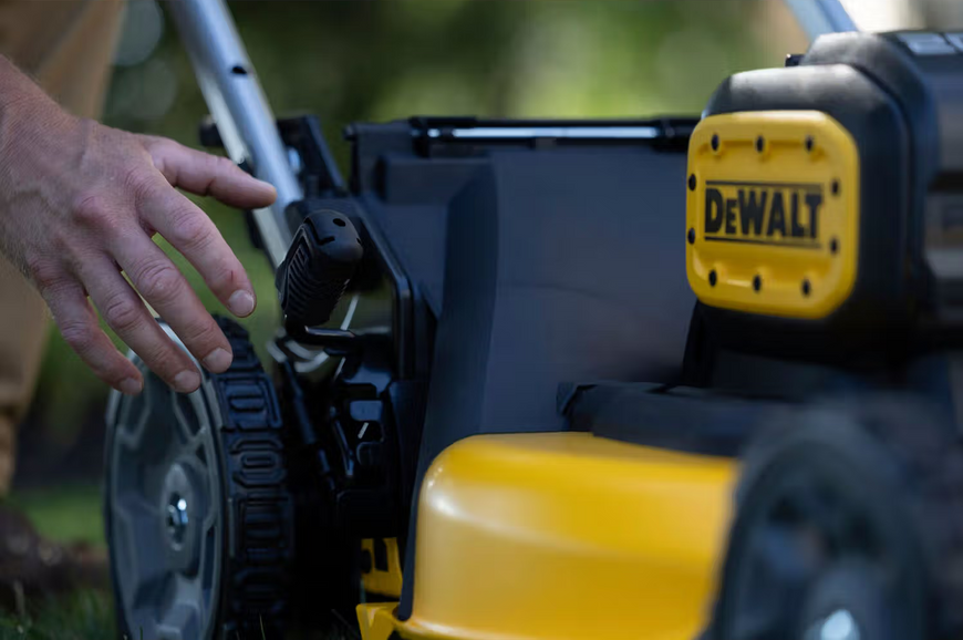 Газокосарка акумуляторна самохідна DeWALT DCMWSP156W2 DCMWSP156W2 фото