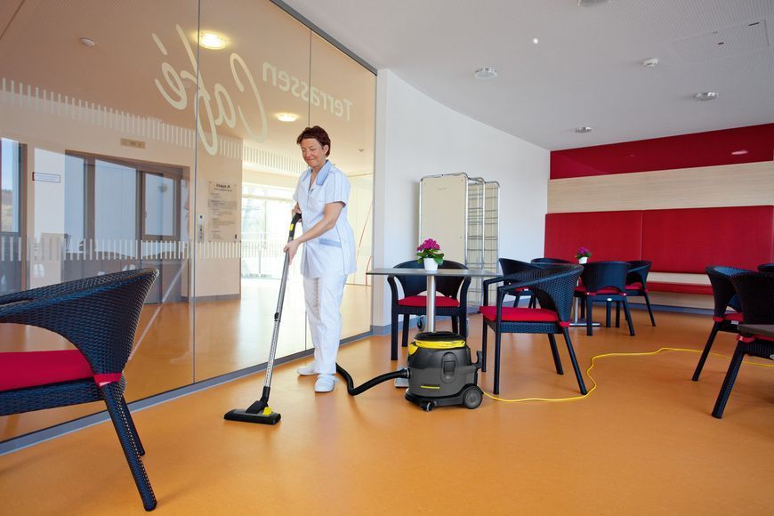 Пылесос сухой уборки Karcher T 15/1 HEPA 1.355-235.0 фото