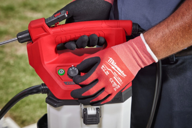 Опрыскиватель аккумуляторный MILWAUKEE M12 BHCS3L-201 (ЗУ+1АКБ) 4933480782 фото